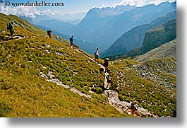 images/Europe/Italy/Dolomites/MiscMountains/val_d_ansiei-hikers-3.jpg