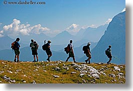 images/Europe/Italy/Dolomites/MiscMountains/val_d_ansiei-hikers-5.jpg