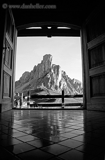 gusela-mtn-doorway-2.jpg