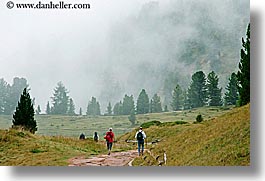 images/Europe/Italy/Dolomites/RasciesaMassif/val_di_funes-hikers-1.jpg
