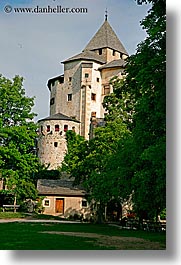 images/Europe/Italy/Dolomites/Rosengarten/Castle/castle-07.jpg