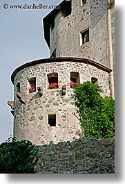 images/Europe/Italy/Dolomites/Rosengarten/Castle/castle-08.jpg