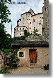 images/Europe/Italy/Dolomites/Rosengarten/Castle/castle-11.jpg