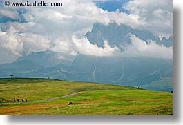images/Europe/Italy/Dolomites/Rosengarten/Hikers/rosengarten-hiking-scenics-12.jpg