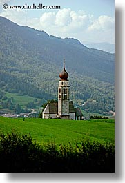 images/Europe/Italy/Dolomites/Rosengarten/Houses/rosengarten-church-1.jpg