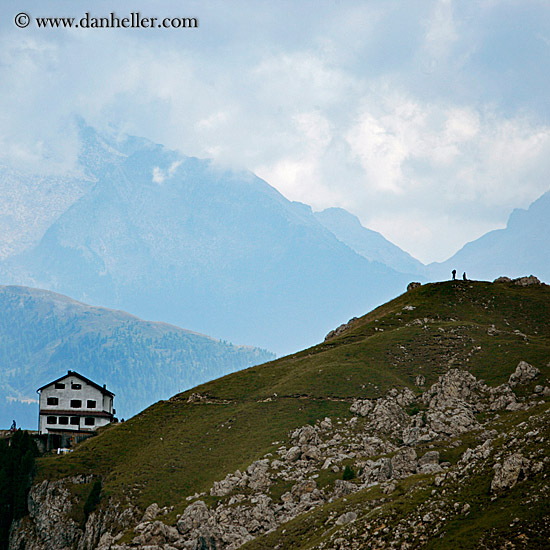 rifugio-roda_di_vael-2.jpg