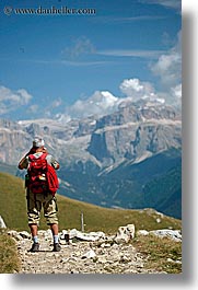 images/Europe/Italy/Dolomites/Rosengarten/rosengarten-hikers-02.jpg