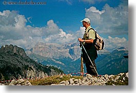 images/Europe/Italy/Dolomites/Rosengarten/rosengarten-hikers-05.jpg