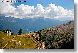 images/Europe/Italy/Dolomites/Rosengarten/rosengarten-hikers-06.jpg