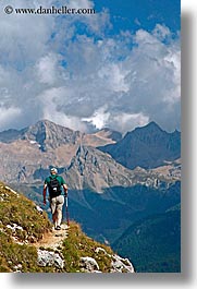images/Europe/Italy/Dolomites/Rosengarten/rosengarten-hikers-08.jpg
