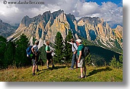 images/Europe/Italy/Dolomites/Rosengarten/rosengarten-hikers-15.jpg