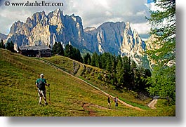 images/Europe/Italy/Dolomites/Rosengarten/rosengarten-hikers-17.jpg