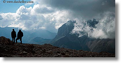 images/Europe/Italy/Dolomites/Silhouettes/hikers-clouds-pano.jpg