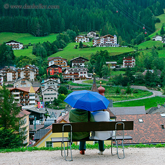 umbrella-couple1.jpg