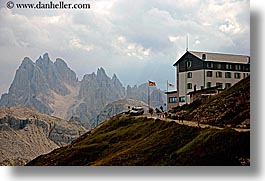 images/Europe/Italy/Dolomites/TreCimeDiLavaredo/auronzo-hut.jpg