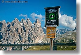 images/Europe/Italy/Dolomites/TreCimeDiLavaredo/dolomite-park-sign-1.jpg