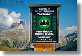 images/Europe/Italy/Dolomites/TreCimeDiLavaredo/dolomite-park-sign-2.jpg