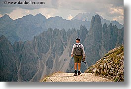 images/Europe/Italy/Dolomites/TreCimeDiLavaredo/tre_cime_di_lavaredo-hikers-3.jpg