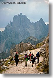 images/Europe/Italy/Dolomites/TreCimeDiLavaredo/tre_cime_di_lavaredo-hikers-6.jpg