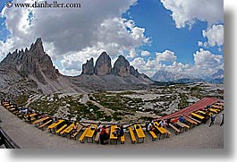 images/Europe/Italy/Dolomites/TreCimeDiLavaredo/tre_cime_di_lavaredo-view-1.jpg