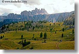 images/Europe/Italy/Dolomites/ValOrsolina/formin-di-mezzo-hikers.jpg