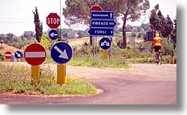 images/Europe/Italy/Po-Valley/Countryside/directional-arrows.jpg