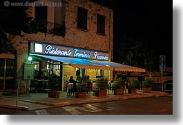 images/Europe/Italy/Puglia/Alberobello/Buildings/Town/restaurant-at-night.jpg