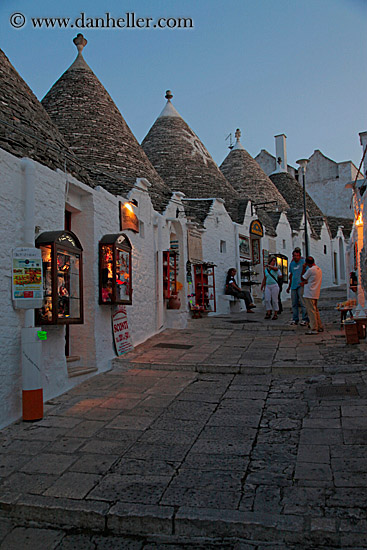 street-of-trulli-stores-01.jpg