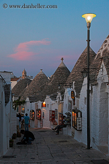 street-of-trulli-stores-03.jpg