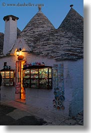 images/Europe/Italy/Puglia/Alberobello/Buildings/Town/street-of-trulli-stores-09.jpg