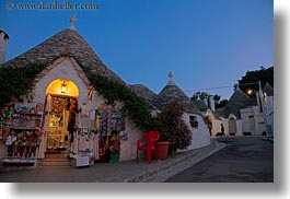 images/Europe/Italy/Puglia/Alberobello/Buildings/Town/street-of-trulli-stores-11.jpg