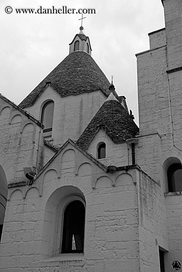 trulli-church-2-bw.jpg