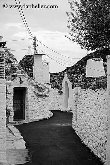 white-wash-trulli-2.jpg