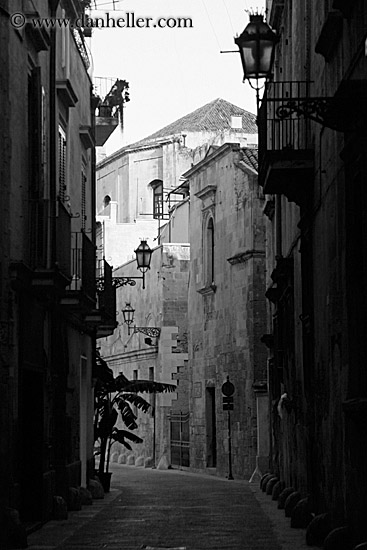 street_lamp-n-empty-street-bw.jpg