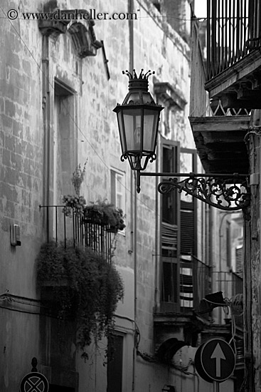 street_lamp-n-balcony-2-bw.jpg