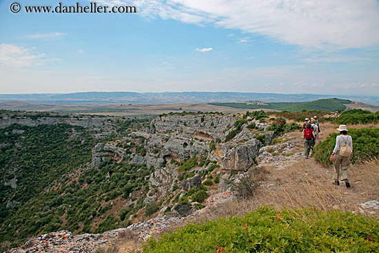 hiking-in-matera-hills-4.jpg