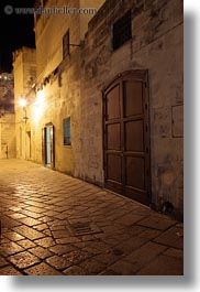 images/Europe/Italy/Puglia/Matera/Town/cobblestone-narrow-street-4.jpg