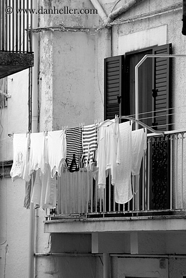 hanging-laundry-4-bw.jpg