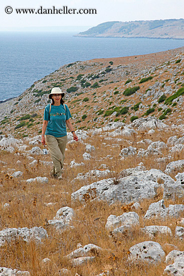 hiking-rocky-coastline-03.jpg