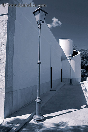 lamp_post-n-white_wash-wall-1.jpg