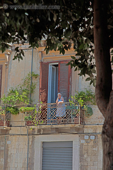 old-woman-on-balcony.jpg