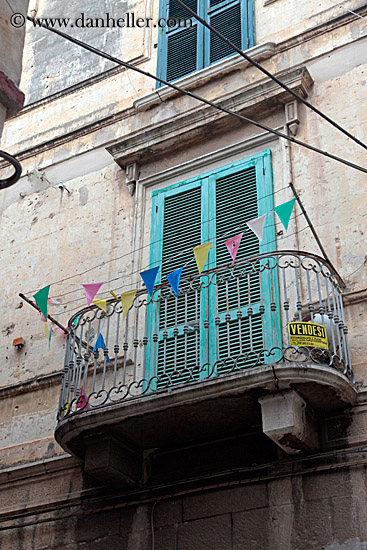 balcony-n-flags.jpg