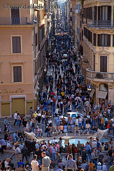 crowd-on-spanish-steps.jpg