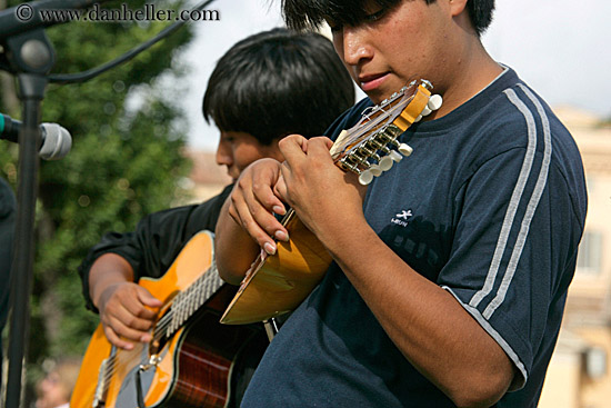 peruvian-guitar-players-1.jpg