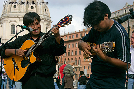 peruvian-guitar-players-3.jpg