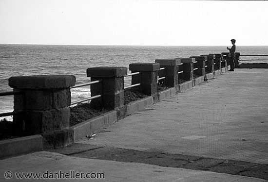 lonely-pier-bw.jpg