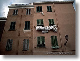images/Europe/Italy/Sardinia/Alghero/Windows/laundry-5.jpg