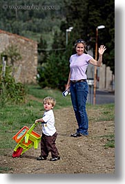 babies, boys, childrens, europe, fattoria lavacchio, italy, jacks, toddlers, towns, tuscany, vertical, wheel barrow, photograph