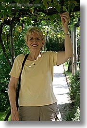 europe, grapes, happy, italy, picking, sandy, senior citizen, sims, tourists, tuscany, vertical, womens, photograph