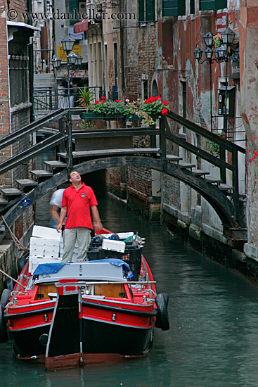 boats-in-canal-05.jpg